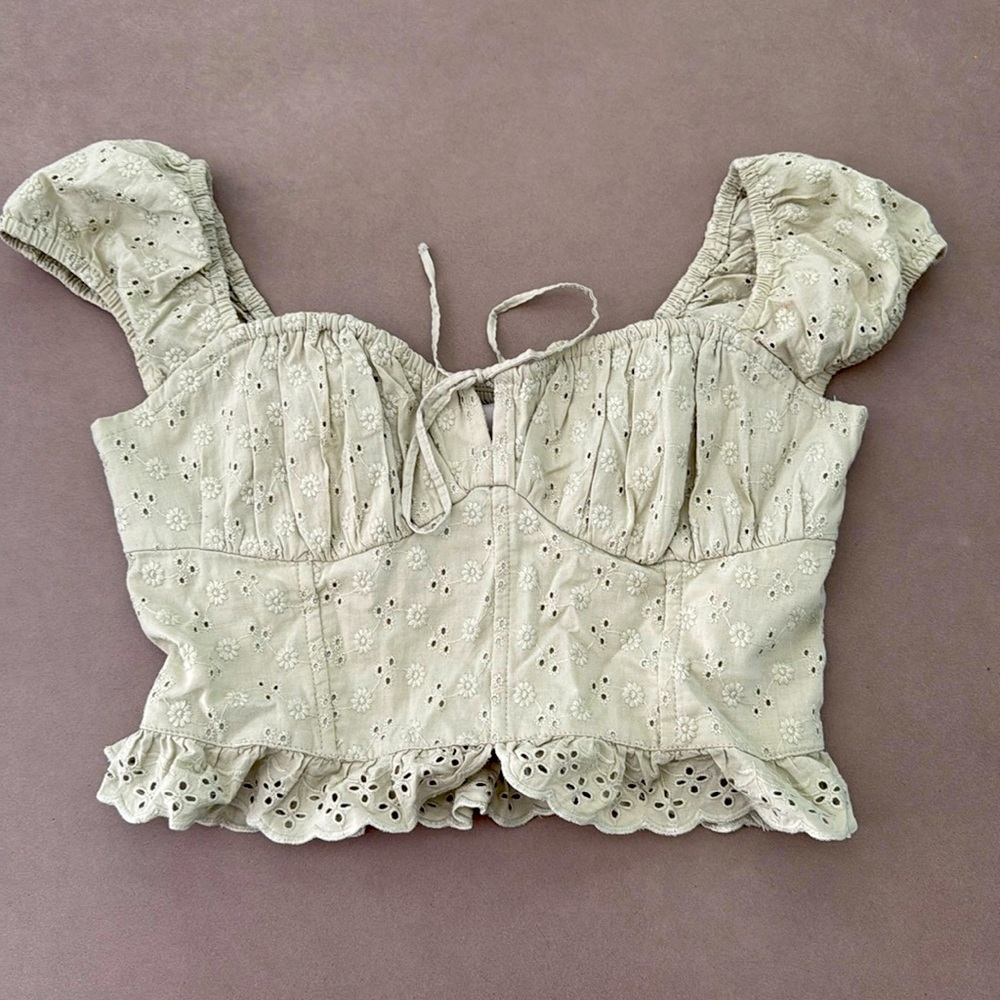 Hollister Cropped Eyelet top sage green
